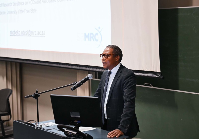 Prof Ntobeko Ntusi delivers the annual Dr Stuart Saunders Memorial Lecture