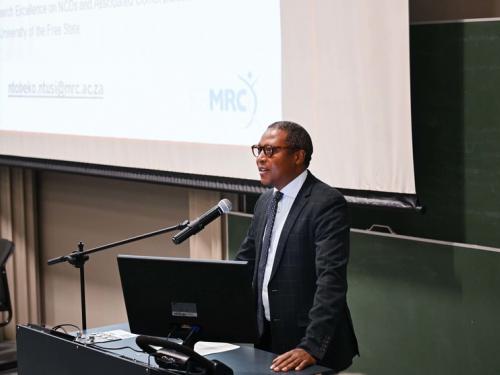 Prof Ntobeko Ntusi delivers the annual Dr Stuart Saunders Memorial Lecture